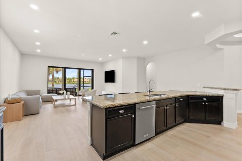 House in Wellington, Florida 4 bedrooms, 228.45 sq.m. № 2176400 - photo 9