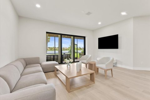 House in Wellington, Florida 4 bedrooms, 228.45 sq.m. № 2176400 - photo 5