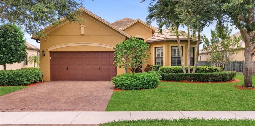 House in Wellington, Florida 4 bedrooms, 228.45 sq.m. № 2176400