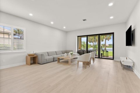 House in Wellington, Florida 4 bedrooms, 228.45 sq.m. № 2176400 - photo 4