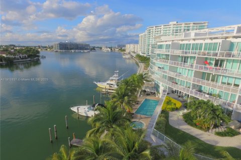 Copropriété à louer à Miami Beach, Floride: 3 chambres, 159.05 m2 № 1967558 - photo 12