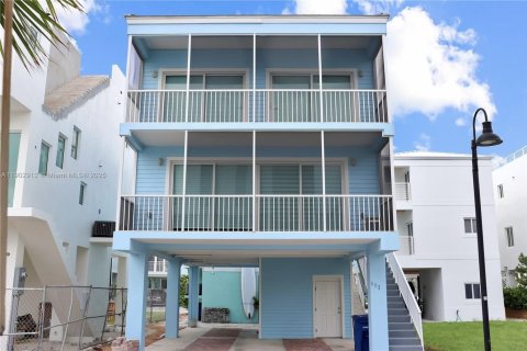 House in Key Largo, Florida 3 bedrooms, 136.57 sq.m. № 2015475