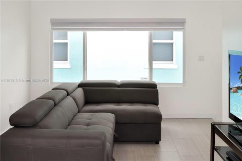 House in Key Largo, Florida 3 bedrooms, 136.57 sq.m. № 2015475 - photo 3