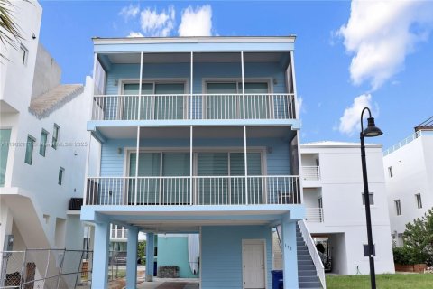 House in Key Largo, Florida 3 bedrooms, 136.57 sq.m. № 2015475 - photo 28