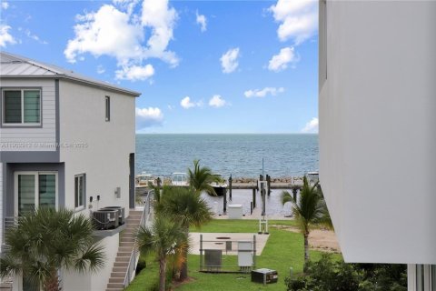 House in Key Largo, Florida 3 bedrooms, 136.57 sq.m. № 2015475 - photo 13