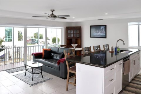 House in Key Largo, Florida 3 bedrooms, 136.57 sq.m. № 2015475 - photo 6