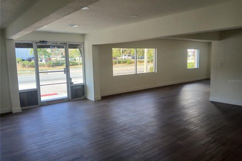 Immobilier commercial à louer à Orlando, Floride: 179.95 m2 № 1909127 - photo 2
