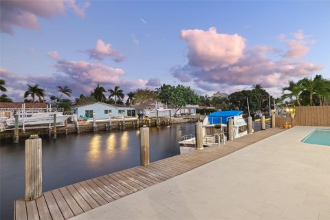 Купить виллу или дом в Помпано-Бич, Флорида 4 спальни, 263.66м2, № 2006403 - фото 7