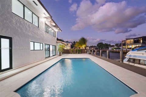 Casa en Pompano Beach, Florida 4 dormitorios, 263.66 m2 № 2006403