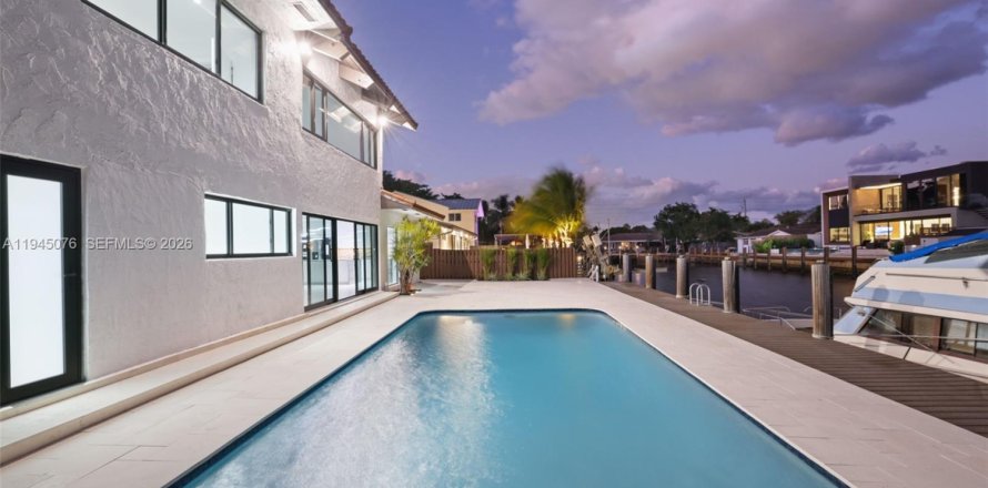 Дом в Помпано-Бич, Флорида 4 спальни, 263.66м2 № 2006403