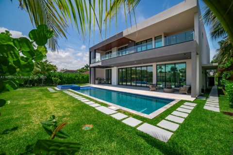 Casa en venta en Hallandale Beach, Florida, 6 dormitorios, 650.04 m2 № 1882247 - foto 3