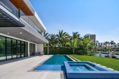 Casa en venta en Hallandale Beach, Florida, 6 dormitorios, 650.04 m2 № 1882247 - foto 8