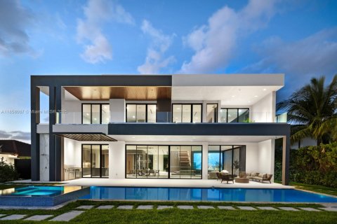 Casa en venta en Hallandale Beach, Florida, 6 dormitorios, 650.04 m2 № 1882247 - foto 2