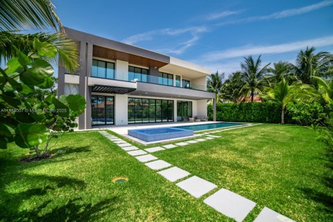 Casa en venta en Hallandale Beach, Florida, 6 dormitorios, 650.04 m2 № 1882247 - foto 9