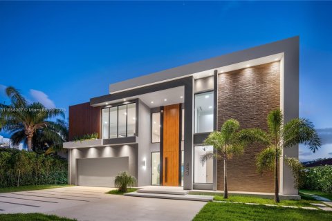 Casa en venta en Hallandale Beach, Florida, 6 dormitorios, 650.04 m2 № 1882247 - foto 5