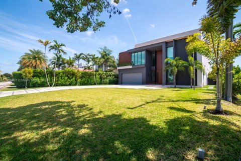 Casa en venta en Hallandale Beach, Florida, 6 dormitorios, 650.04 m2 № 1882247 - foto 7