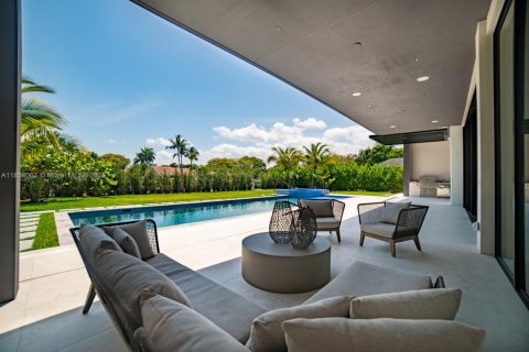 Casa en venta en Hallandale Beach, Florida, 6 dormitorios, 650.04 m2 № 1882247 - foto 11
