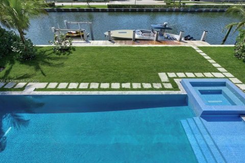 Casa en venta en Hallandale Beach, Florida, 6 dormitorios, 650.04 m2 № 1882247 - foto 10