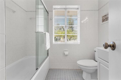 House in Saint Petersburg, Florida 3 bedrooms, 236.34 sq.m. № 1654439 - photo 8