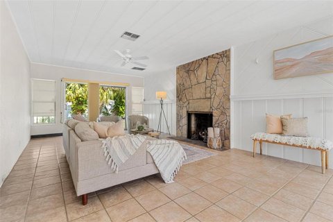 House in Saint Petersburg, Florida 3 bedrooms, 236.34 sq.m. № 1654439 - photo 20