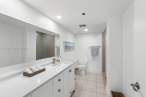 Condominio en venta en Key Biscayne, Florida, 1 dormitorio, 102.47 m2 № 2030614 - foto 5