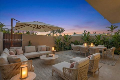 Condominio en venta en Key Biscayne, Florida, 1 dormitorio, 102.47 m2 № 2030614 - foto 2