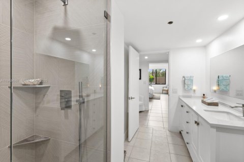 Condominio en venta en Key Biscayne, Florida, 1 dormitorio, 102.47 m2 № 2030614 - foto 6