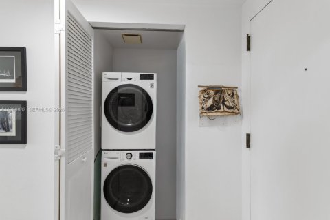 Condominio en venta en Key Biscayne, Florida, 1 dormitorio, 102.47 m2 № 2030614 - foto 10