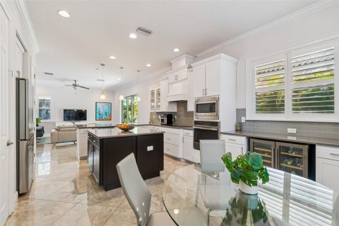 Casa en venta en Tampa, Florida, 5 dormitorios, 338.72 m2 № 2384035 - foto 24
