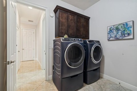 Casa en venta en Tampa, Florida, 5 dormitorios, 338.72 m2 № 2384035 - foto 26