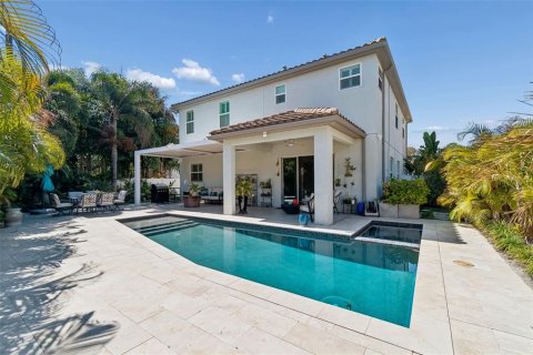 Casa en venta en Tampa, Florida, 5 dormitorios, 338.72 m2 № 2384035 - foto 3