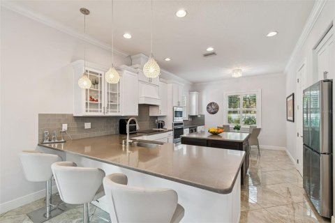 Casa en venta en Tampa, Florida, 5 dormitorios, 338.72 m2 № 2384035 - foto 23