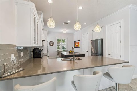 Casa en venta en Tampa, Florida, 5 dormitorios, 338.72 m2 № 2384035 - foto 22