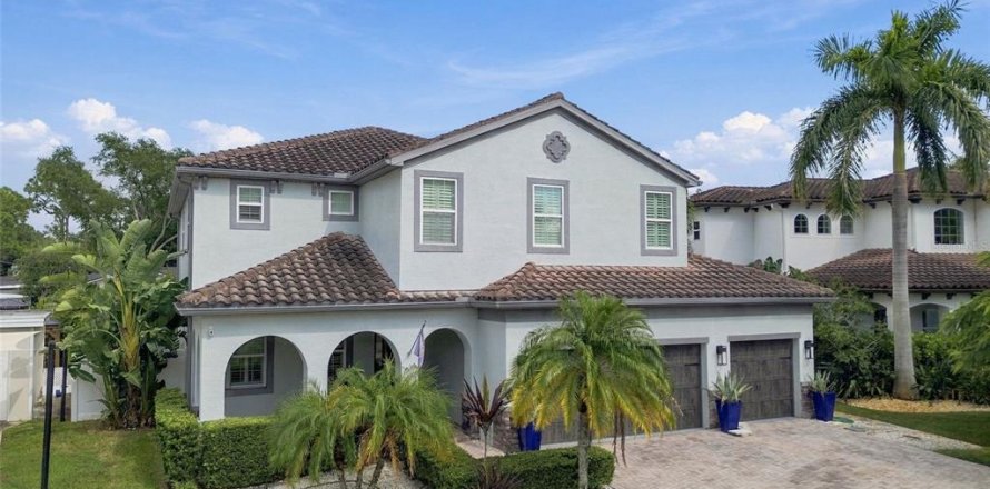 Casa en Tampa, Florida 5 dormitorios, 338.72 m2 № 2384035
