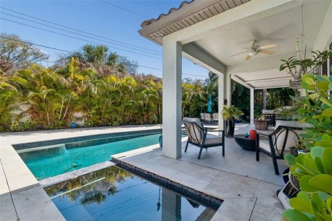 Casa en venta en Tampa, Florida, 5 dormitorios, 338.72 m2 № 2384035 - foto 19