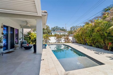 Casa en venta en Tampa, Florida, 5 dormitorios, 338.72 m2 № 2384035 - foto 18