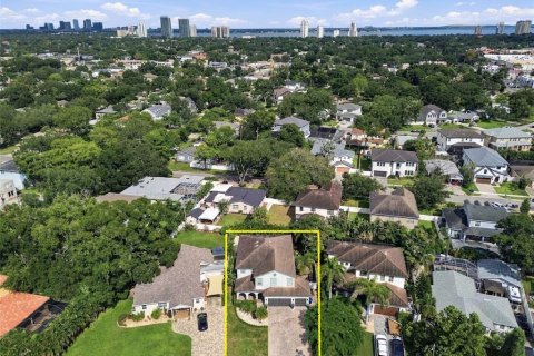 Casa en venta en Tampa, Florida, 5 dormitorios, 338.72 m2 № 2384035 - foto 2