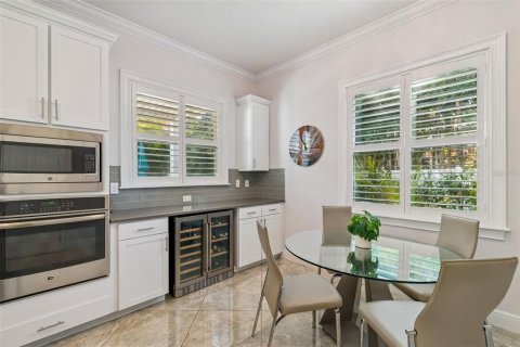 Casa en venta en Tampa, Florida, 5 dormitorios, 338.72 m2 № 2384035 - foto 4