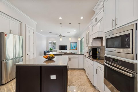Casa en venta en Tampa, Florida, 5 dormitorios, 338.72 m2 № 2384035 - foto 25