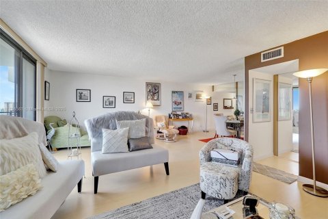 Condominio en venta en Hallandale Beach, Florida, 2 dormitorios, 130.06 m2 № 1713396 - foto 5