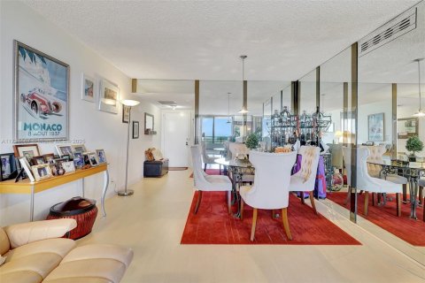 Condominio en venta en Hallandale Beach, Florida, 2 dormitorios, 130.06 m2 № 1713396 - foto 10