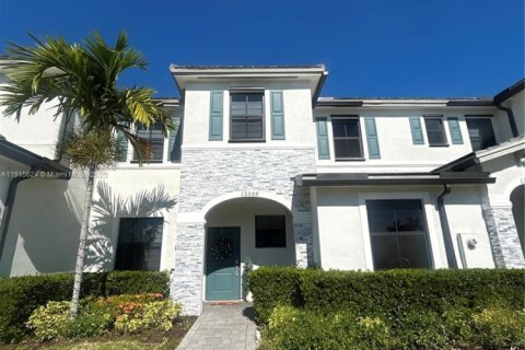 Купить таунхаус в Хомстед, Флорида 3 спальни, 137.77м2, № 1971654 - фото 2