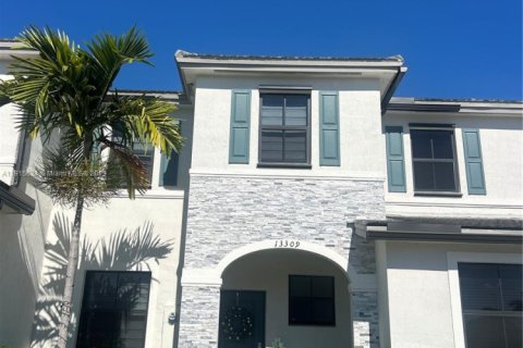 Купить таунхаус в Хомстед, Флорида 3 спальни, 137.77м2, № 1971654 - фото 3