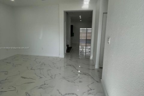 Купить таунхаус в Хомстед, Флорида 3 спальни, 137.77м2, № 1971654 - фото 6