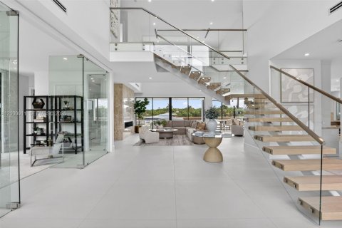 Купить виллу или дом в Форт-Лодердейл, Флорида 6 спален, 463.68м2, № 2066152 - фото 2