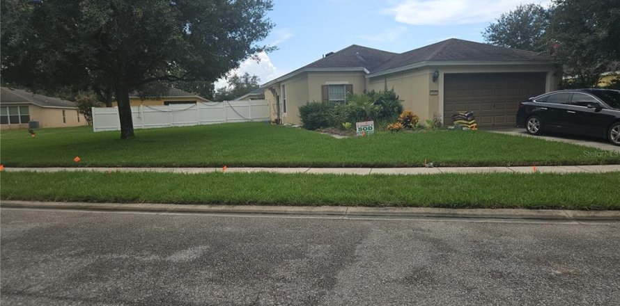 Villa ou maison à Brooksville, Floride 3 chambres, 117.06 m2 № 2412578