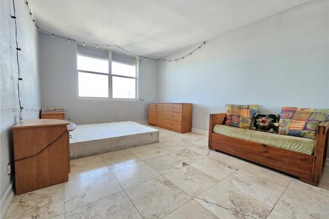Condominio en venta en Hallandale Beach, Florida, 2 dormitorios, 117.52 m2 № 1863792 - foto 8