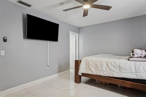 Casa en venta en Brandon, Florida, 3 dormitorios, 133.41 m2 № 2115451 - foto 18
