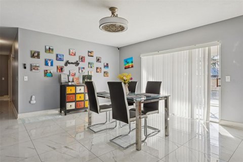 Casa en venta en Brandon, Florida, 3 dormitorios, 133.41 m2 № 2115451 - foto 6