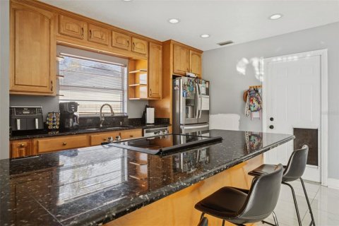 Casa en venta en Brandon, Florida, 3 dormitorios, 133.41 m2 № 2115451 - foto 11